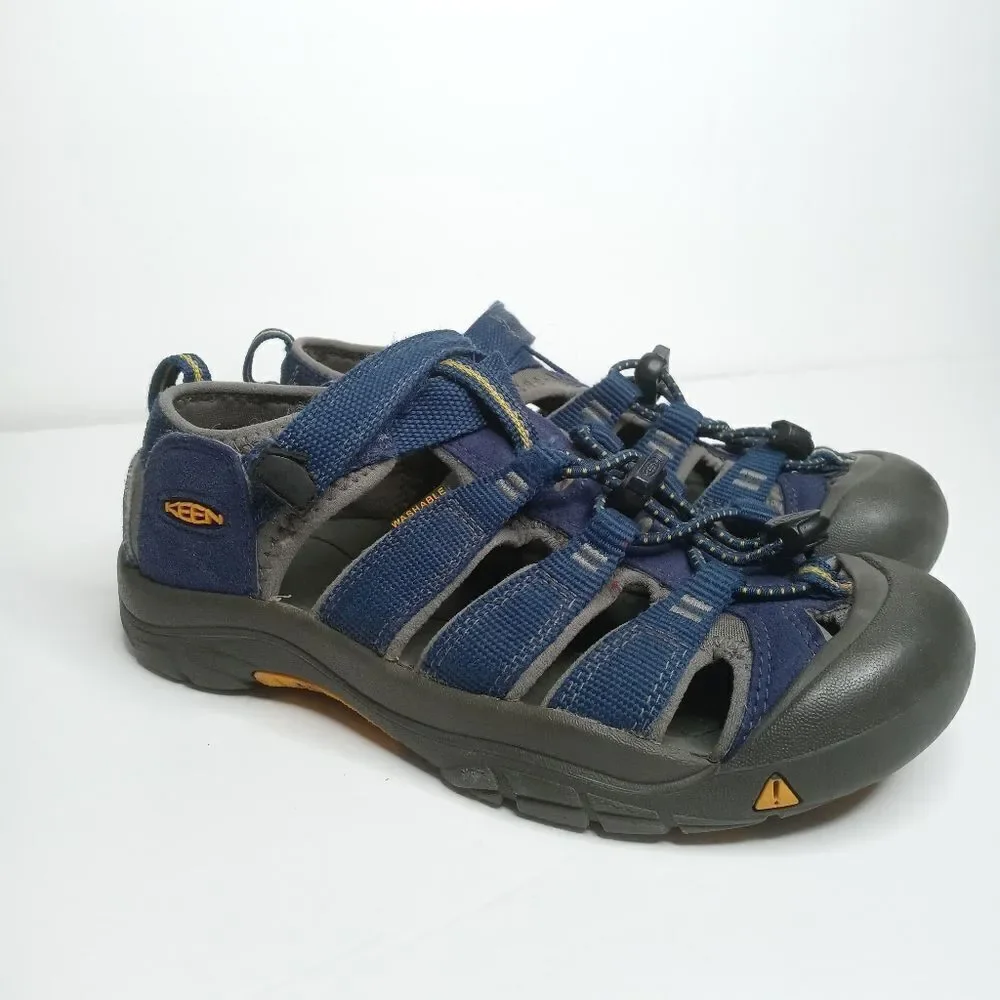 Keen sandals boy size 4